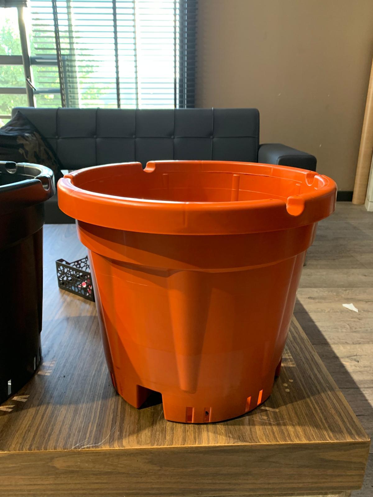 Orange SERSİS 35 smart plant pot front view